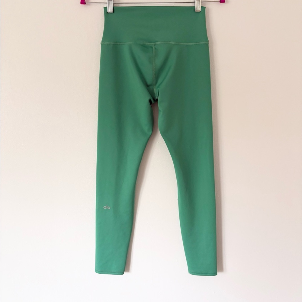 Alo Yoga 7/8 High Waist Airlift Legging in Lettuce Green Size Medium - Picture 8 of 12